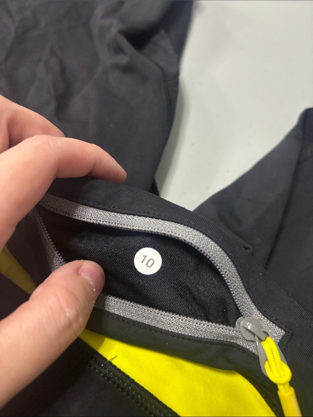 Lululemon size 10 capri pants - Picture 4 of 5